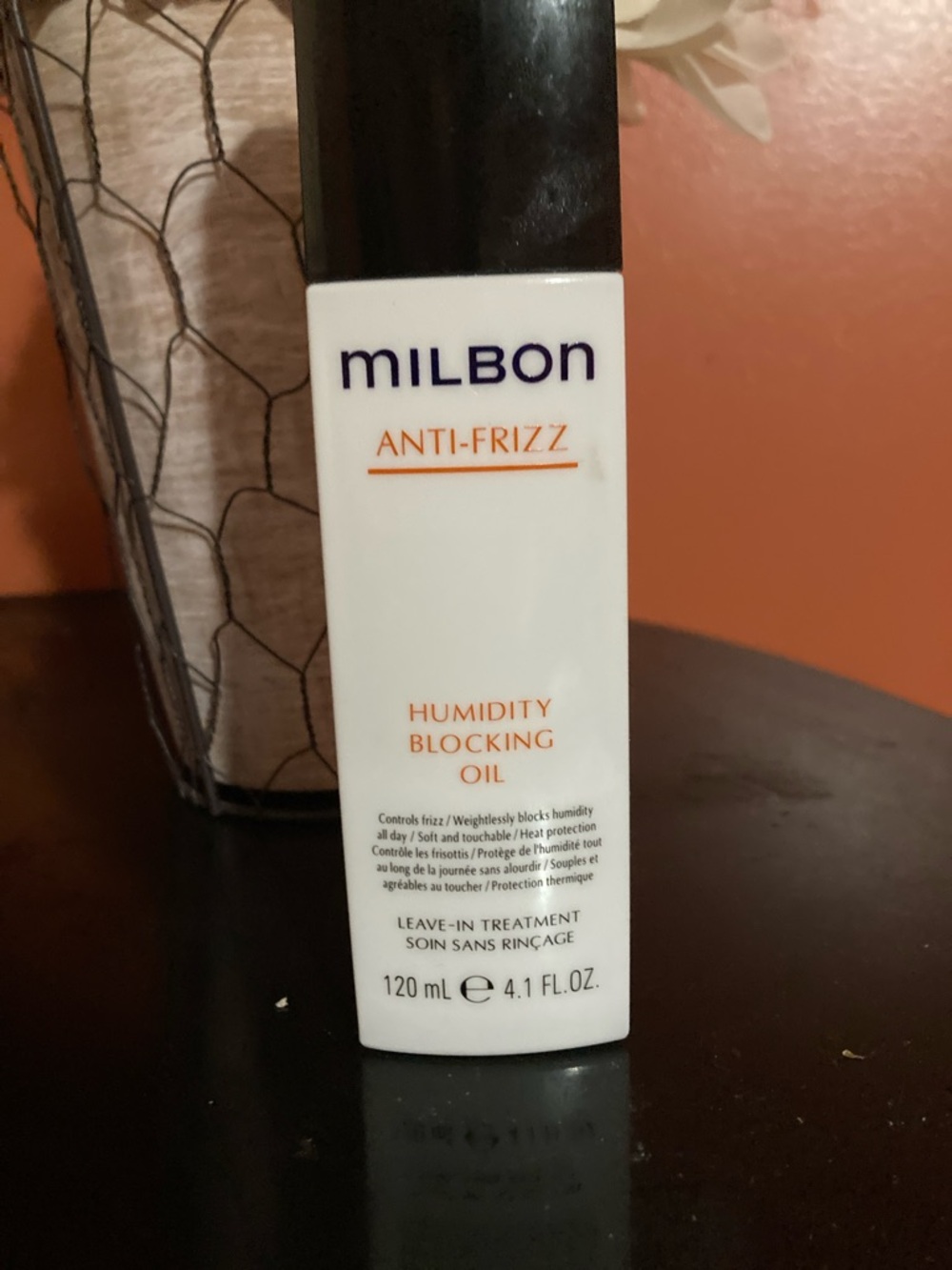 Anti-Frizz Humidity Blocking Oil - White